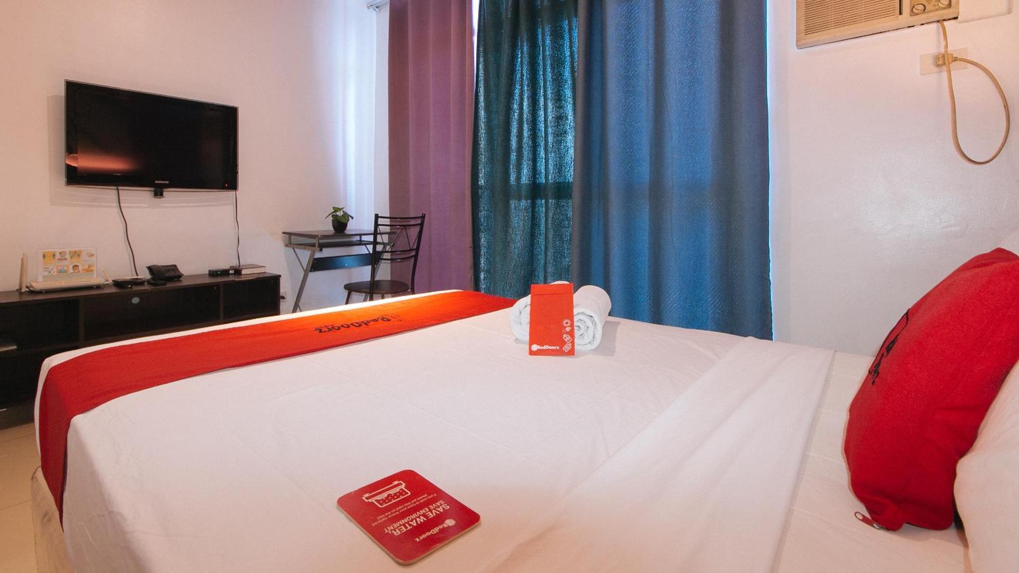 RedDoorz @ Melbourne Suites Makati Makati City Exterior foto