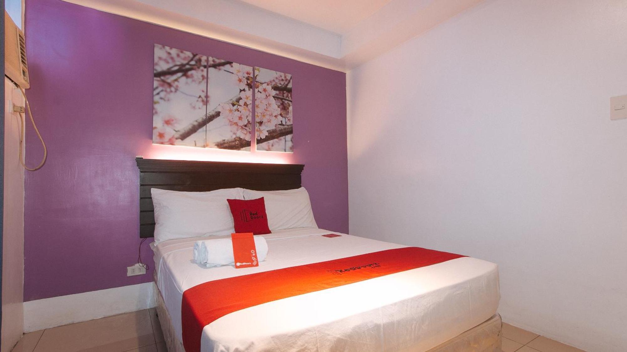 RedDoorz @ Melbourne Suites Makati Makati City Exterior foto